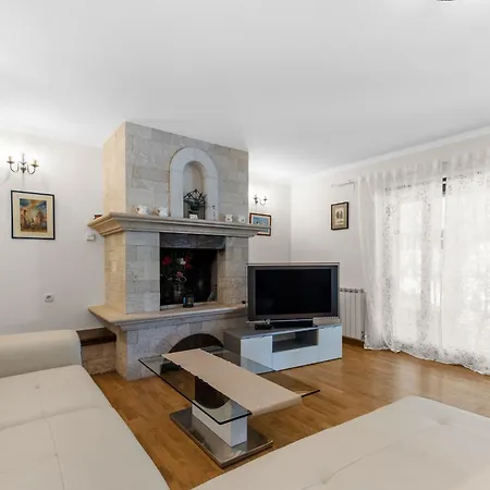 Hope - With Shared Pool Guest house Porec