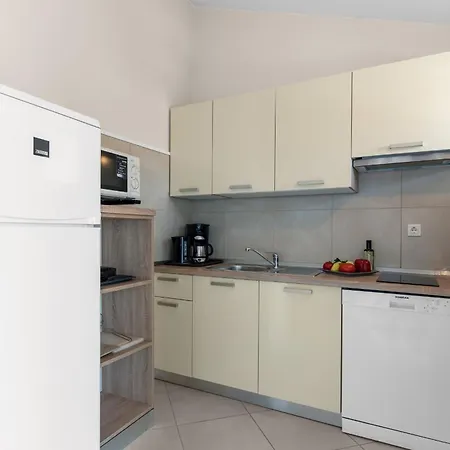 Guest house Hope - With Shared Pool 4*