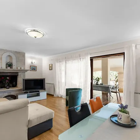 Hope - With Shared Pool Guest house 4*