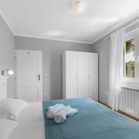 Hope - With Shared Pool Guest house Porec