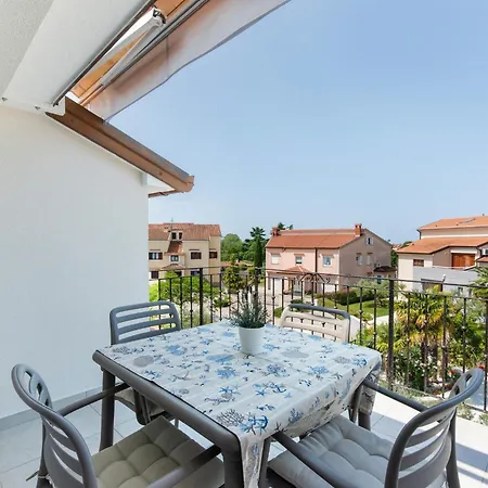 Hope - With Shared Pool Guest house