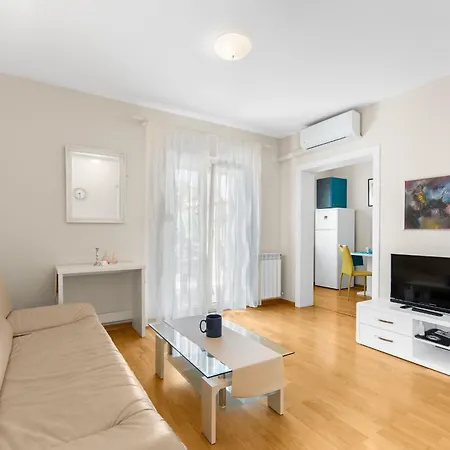 Hope - With Shared Pool Guest house 4*