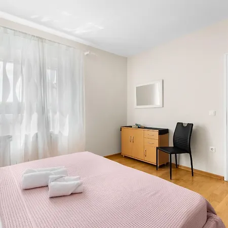 Hope - With Shared Pool Guest house 4*