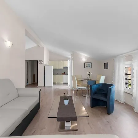 Hope - With Shared Pool Pensionat