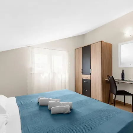 Hope - With Shared Pool Pensionat Poreč