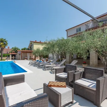 Hope - With Shared Pool 게스트하우스