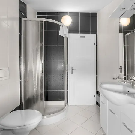 Hope - With Shared Pool Pensionat