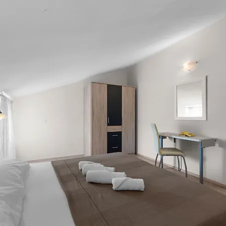 Hope - With Shared Pool 4* Πόρετς