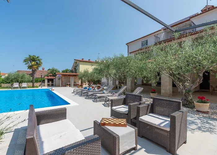 Hope - With Shared Pool 게스트하우스