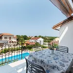 Hope - With Shared Pool Gostinjska kuća 4*
