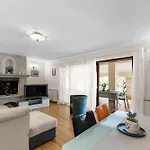 Hope - With Shared Pool Gostinjska kuća 4*