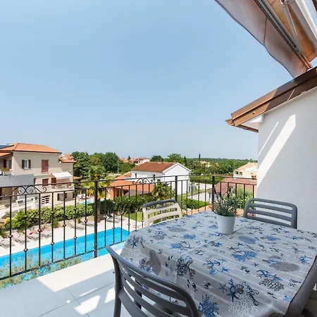 Hope - With Shared Pool 게스트하우스 4*