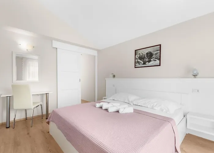 Hope - With Shared Pool 포레치