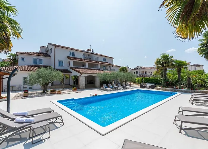 Hope - With Shared Pool 게스트하우스