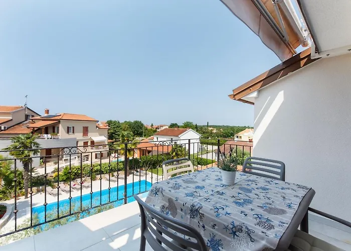 Hope - With Shared Pool 게스트하우스 4*