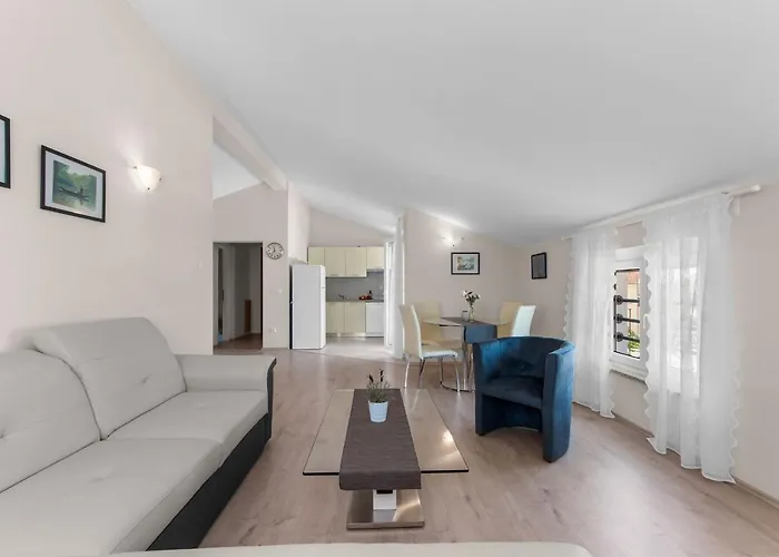 Hope - With Shared Pool 게스트하우스