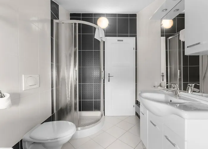 Hope - With Shared Pool 게스트하우스