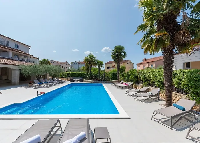 Hope - With Shared Pool 게스트하우스