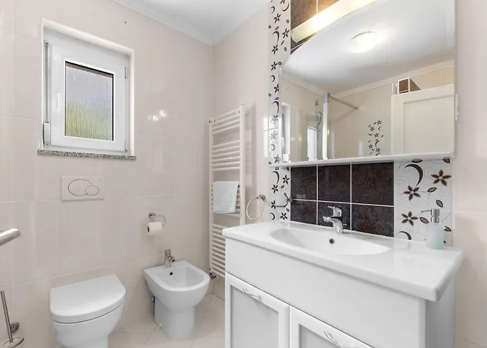 Hope - With Shared Pool 게스트하우스 4*